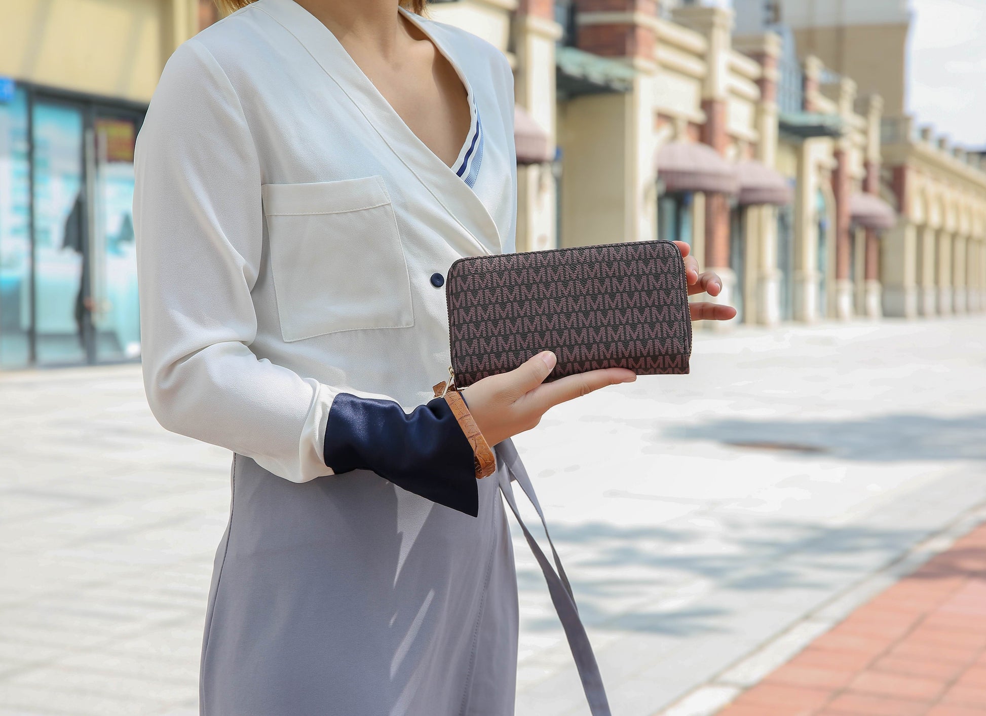Noemy M Signature Wallet/Wristlet Handbag Women - Dressect